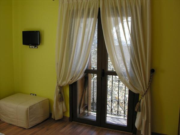 Hostal Rural Casa Parda 트라마카스티야드테나 객실 사진